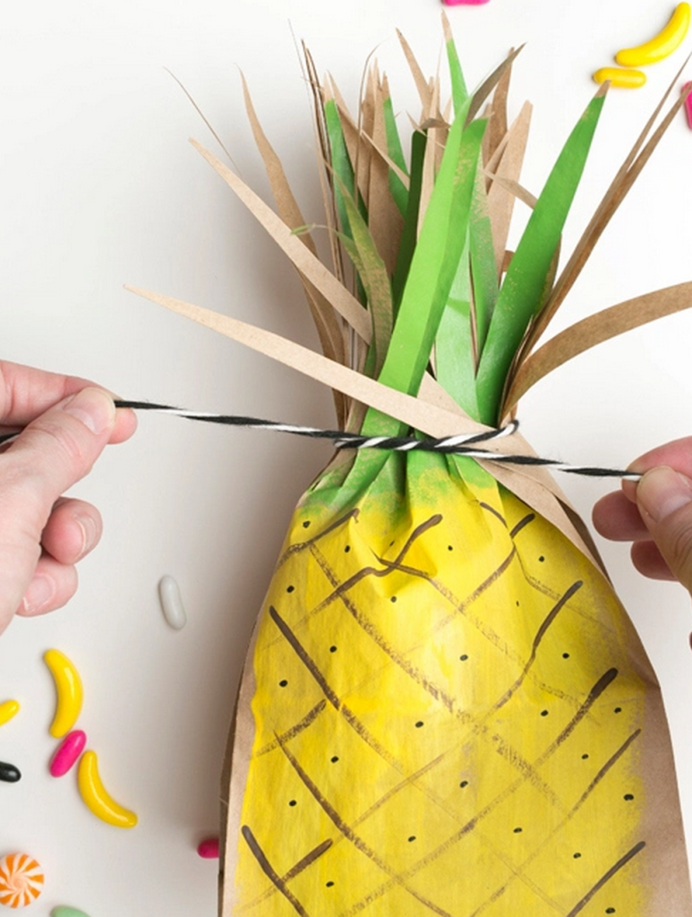 DIY Pineapple Favor Bags