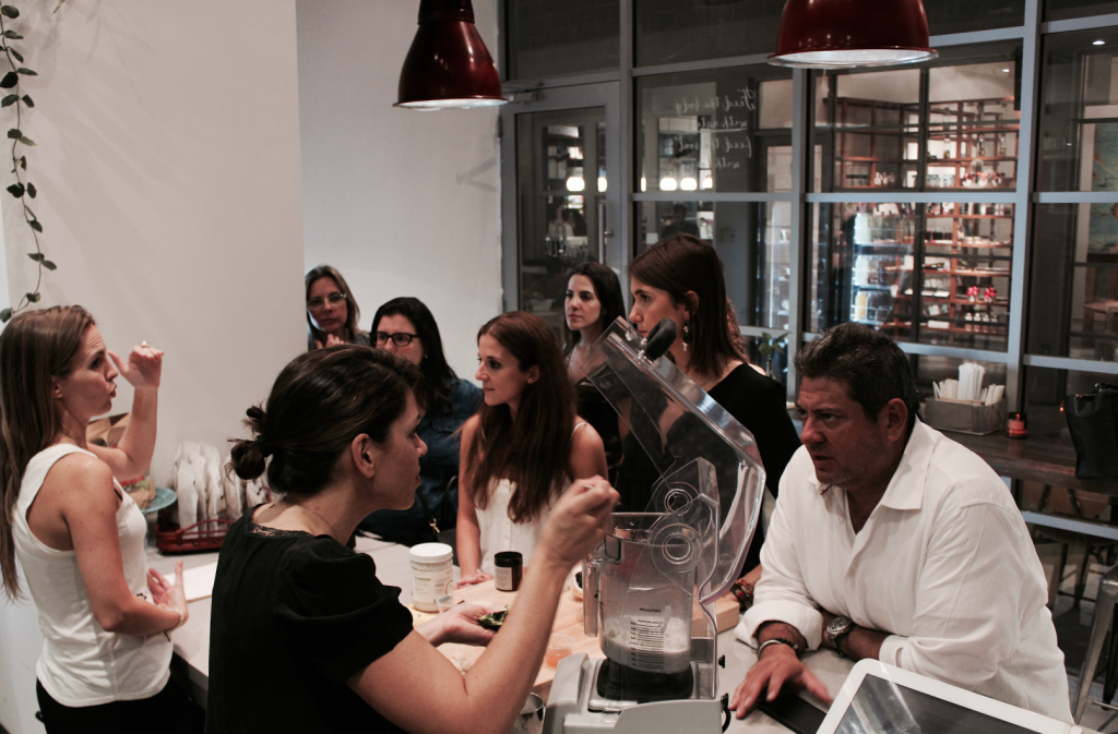 Beauty Smoothies Workshop by Shambhala Love - group of people listening to vanessa from jucy lu