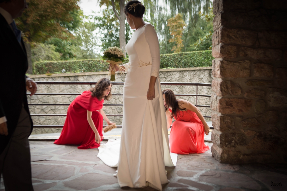 Talento Donostiarra - Vasver Fotografía - Novia entrando a la iglesia